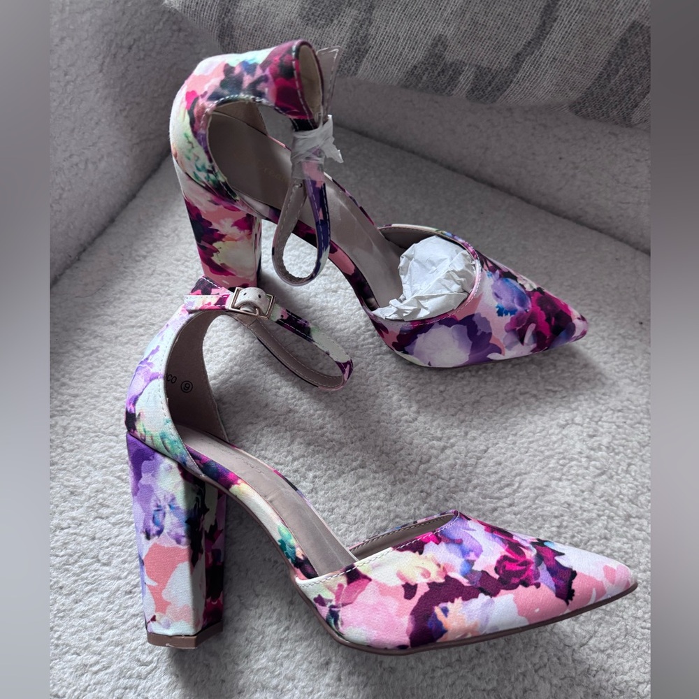 Dream Pairs Multicolor Floral Heels
